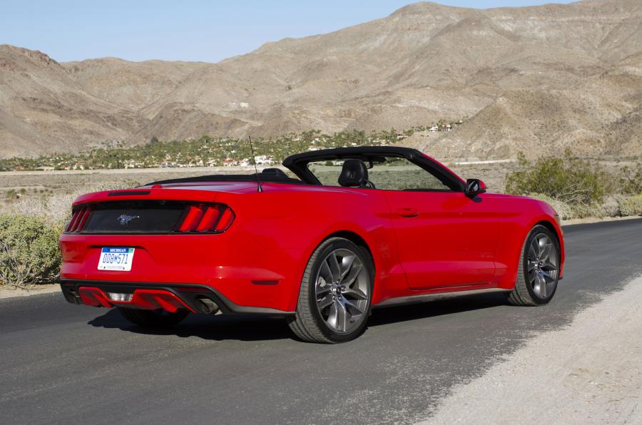  Ford Mustang Convertible 2015 года  (фото 6 из 7)